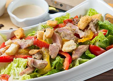 11 recettes de salades de poulet fumées: diversifiez le menu avec des collations copieuses