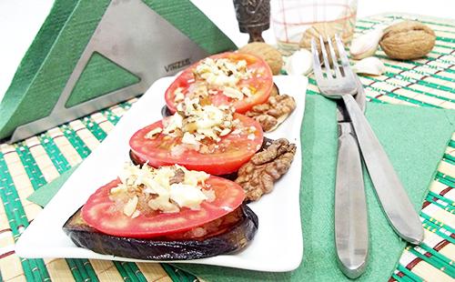 Aubergines au four avec tomates