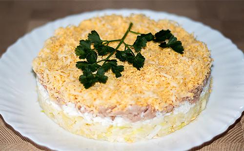 Salade feuilletée au foie de morue