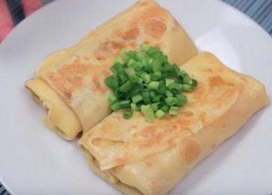 Gătit clătite cu șuncă și brânză conform unei rețete pas cu pas cu o fotografie.