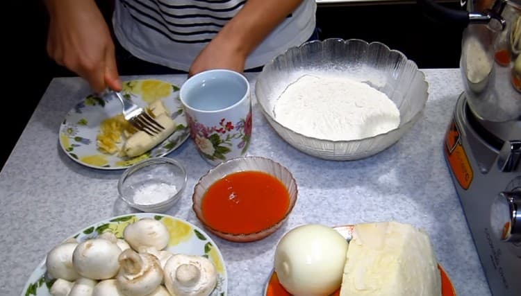 Para preparar panqueques magros, en lugar de huevos usamos un plátano.