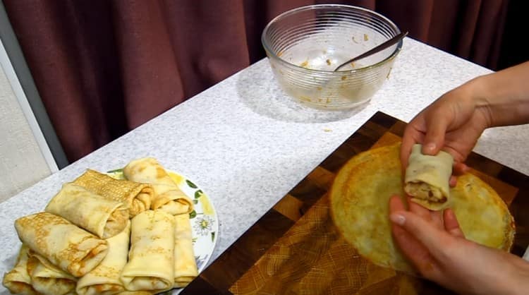 Pancakes with cabbage and mushrooms before serving can optionally be fried.