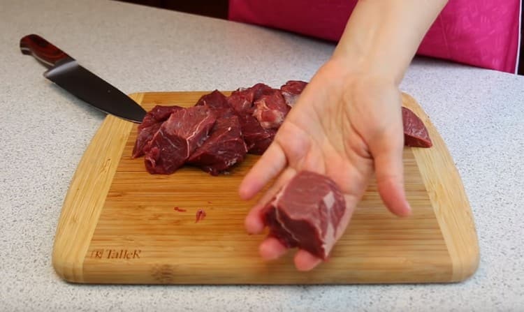 Cooking the meat filling for pancakes, we start by cutting meat.