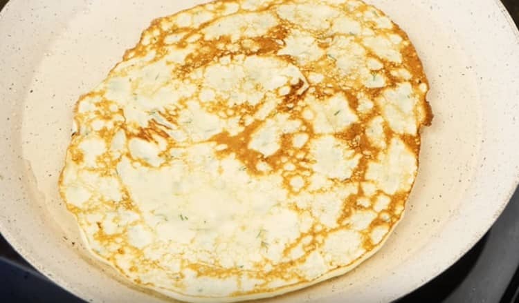 Pancakes with cheese and garlic are quite thick.