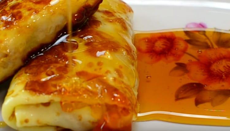 Pancakes stuffed with such caramel filling will be a wonderful dessert for Shrovetide.