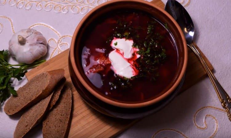 You can add sour cream and greens to the borsch with sauerkraut when serving.