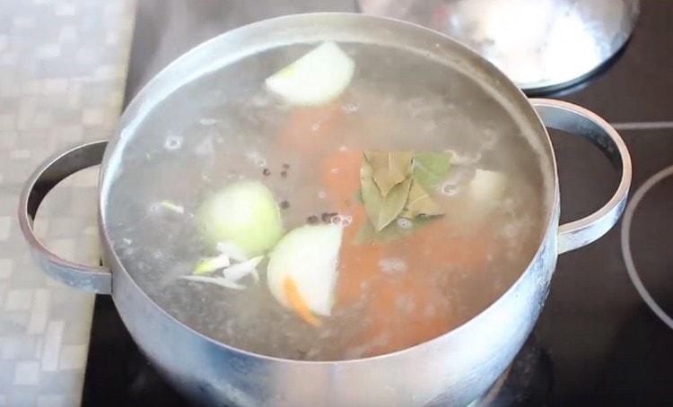 Immediately add peppercorns and bay leaves to the pan.