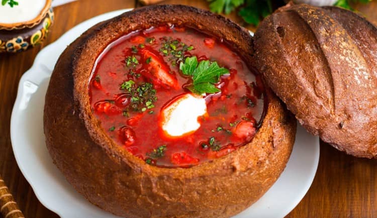 Isprobajte takav zanimljiv recept za ukrajinski borsch u svojoj kuhinji!