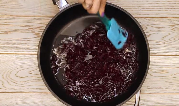 Fry the beets in a pan.