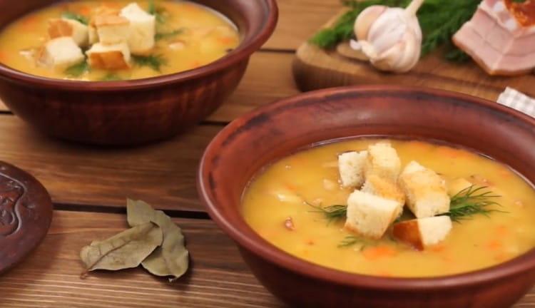 When serving, the dish can be decorated with croutons.