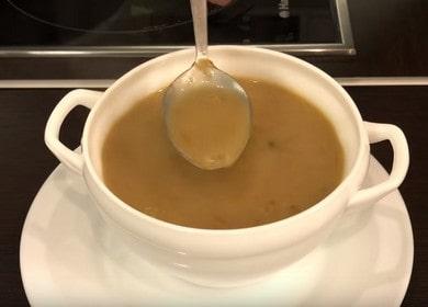 Sopa de champiñones fragante hecha de hongos porcini secos: receta con fotos paso a paso.