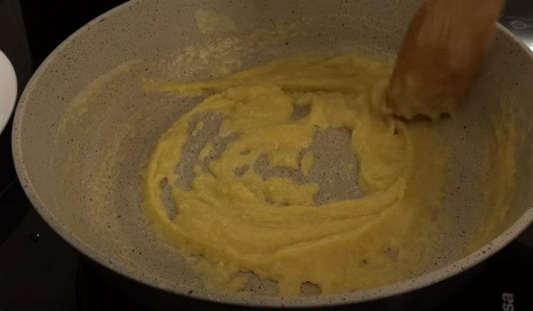Nous faisons de la farine au beurre.