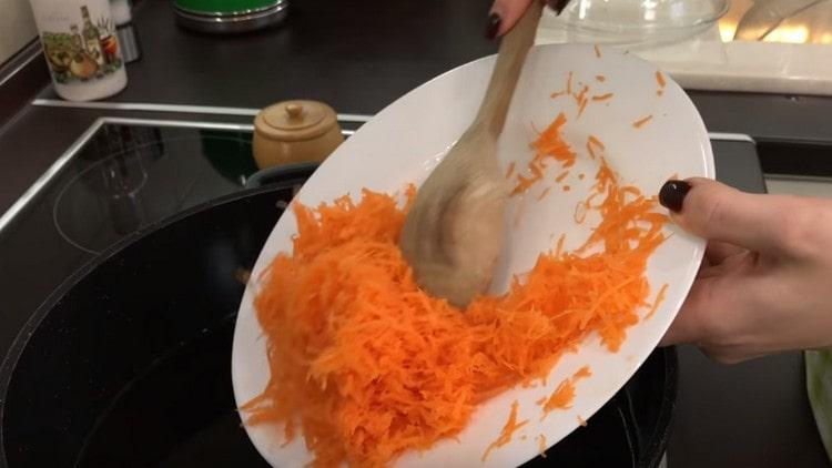 Add grated carrots to the broth.