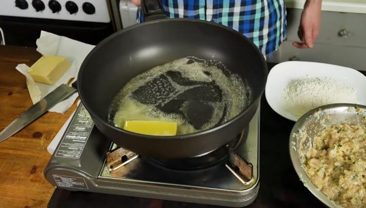 We heat the pan with a piece of butter.