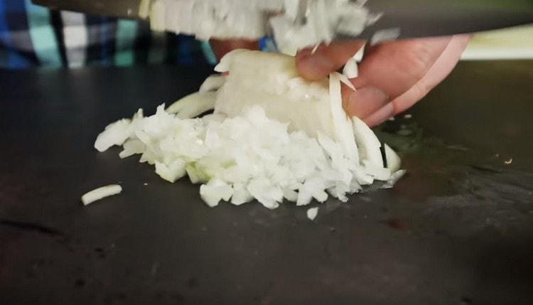 Finely chop the onion.