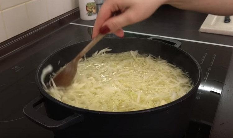 Pour boiling water over the cabbage so that it boils and becomes soft