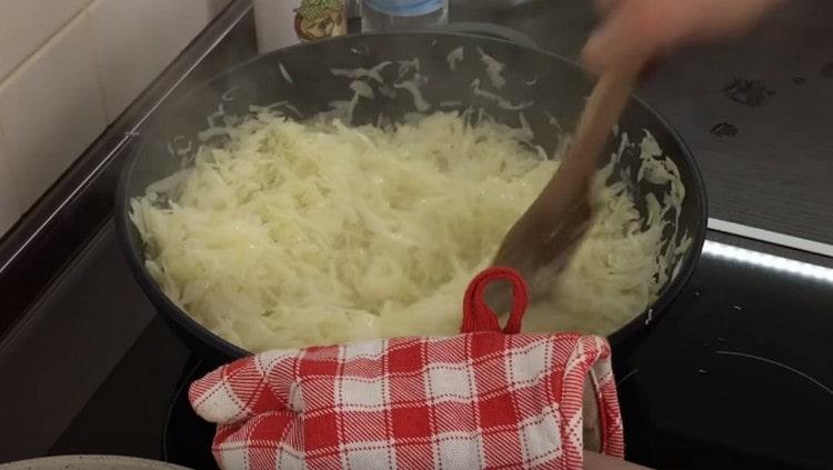 When frying, cabbage will greatly decrease in volume.