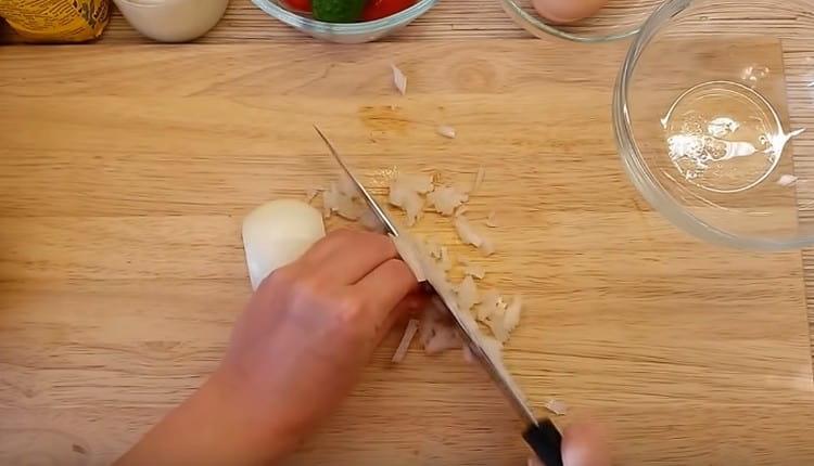 Finely chop the onion.