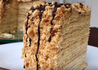 Délicieux gâteau au miel dans une casserole: une recette pas à pas avec une photo!