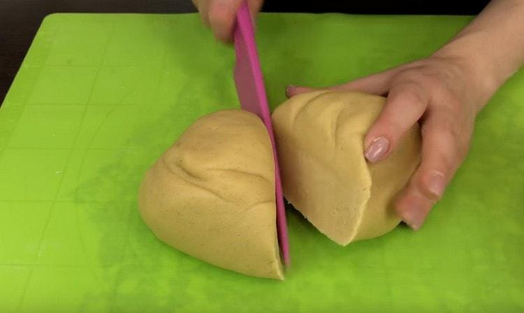 We divide the dough into 4 identical parts.