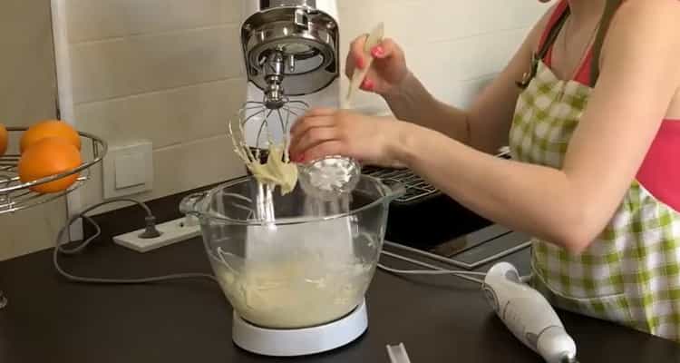 Para hacer el pastel de Kiev en casa: agregue vainilla a la crema
