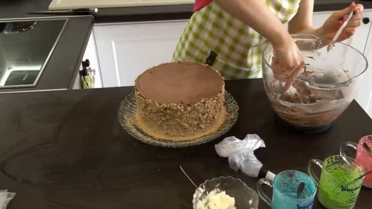 To make Kiev cake at home: garnish with crumbs