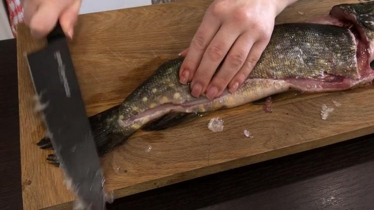 Filtrirajte ribu da napravite kotlete