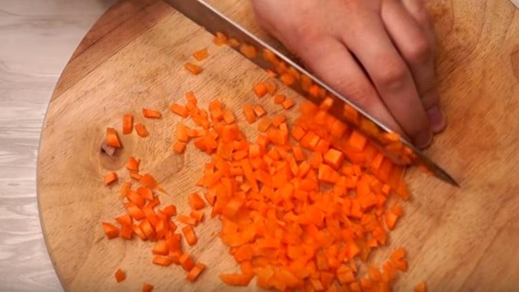 Cut the carrot into a small dice.