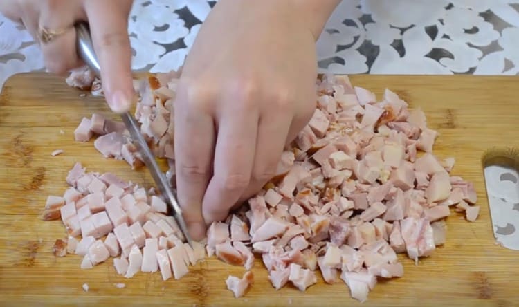 Cut the meat into a small cube.