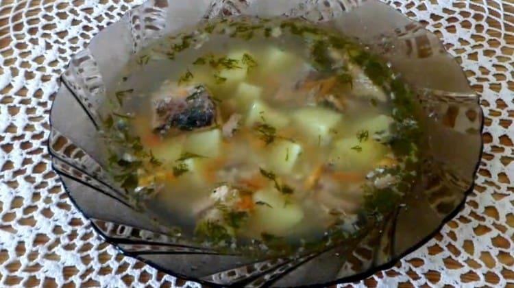 Try our recipe and try to make such a simple and easy canned fish soup.