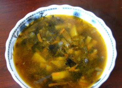 Hacemos una receta de sopa de champiñones secos con fotos paso a paso.