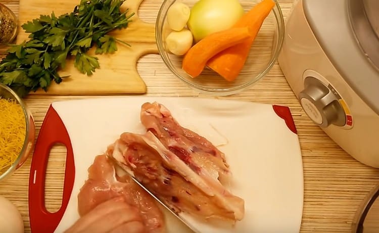 Take the chicken breast and separate the meat from the bone.