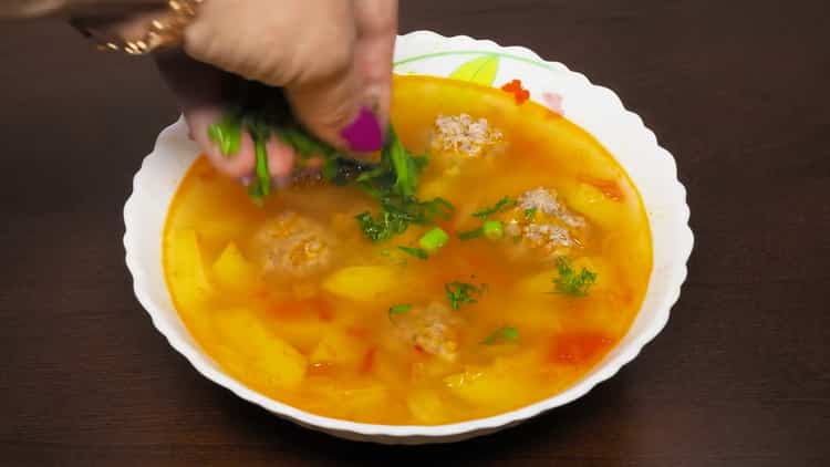 Soupe aux boulettes de viande cuite lentement - une recette simple