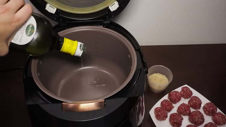 Pour oil into the multicooker bowl