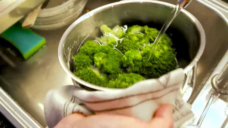 Cool broccoli to make turkey meatball soup
