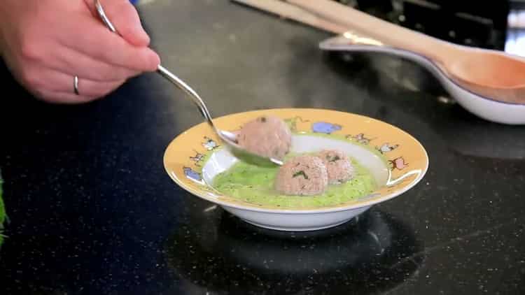 Soupe aux boulettes de dinde prête