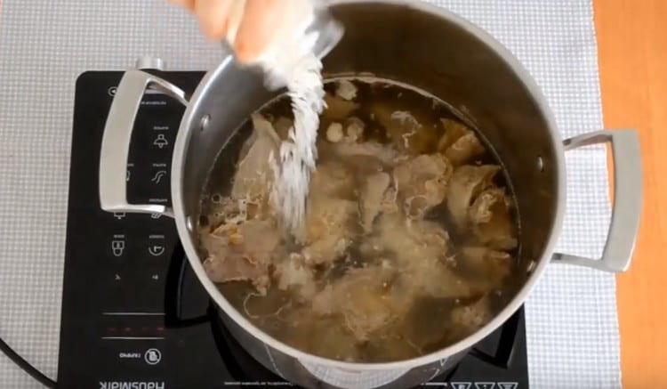 Filter the broth, return the meat to it and add the rice.