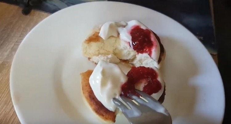 Serve such cottage cheese pancakes with sour cream or jam.
