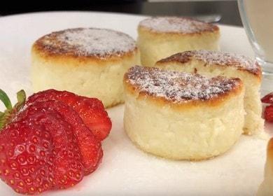 We prepare tender cottage cheese pancakes with semolina according to a step-by-step recipe with a photo.