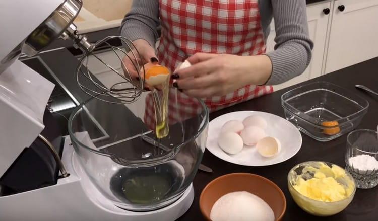 Separate the proteins of 6 eggs from the yolks.