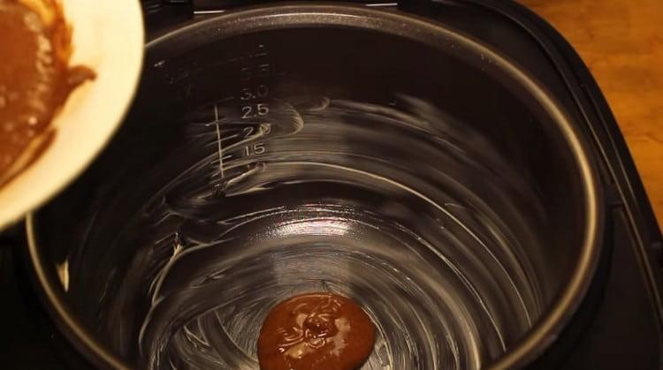 Put 3 tablespoons of chocolate dough on the center of the bowl.