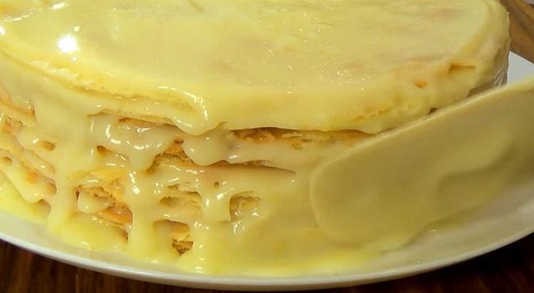 Coat the cake with cream on top and sides.