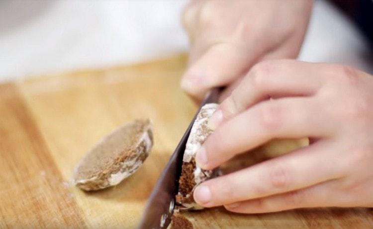 Gingerbreads cut in half across.