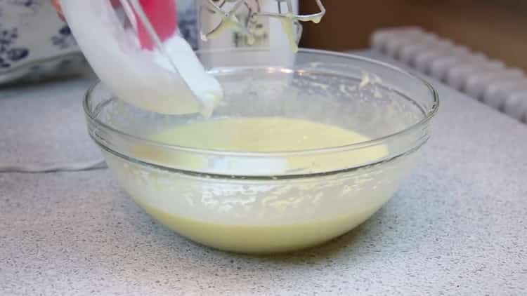 To make a cake, the smithann according to a step-by-step recipe with a photo, add sour cream