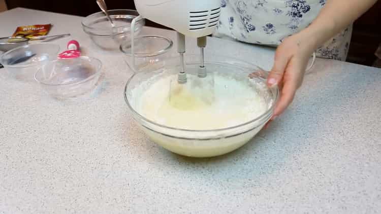 To make a cake, a steamer according to a step-by-step recipe with a photo, combine the ingredients