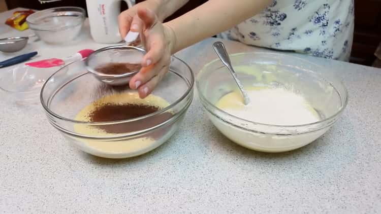 To make a cake, the smithann according to a step-by-step recipe with a photo, add flour and cocoa to the dough