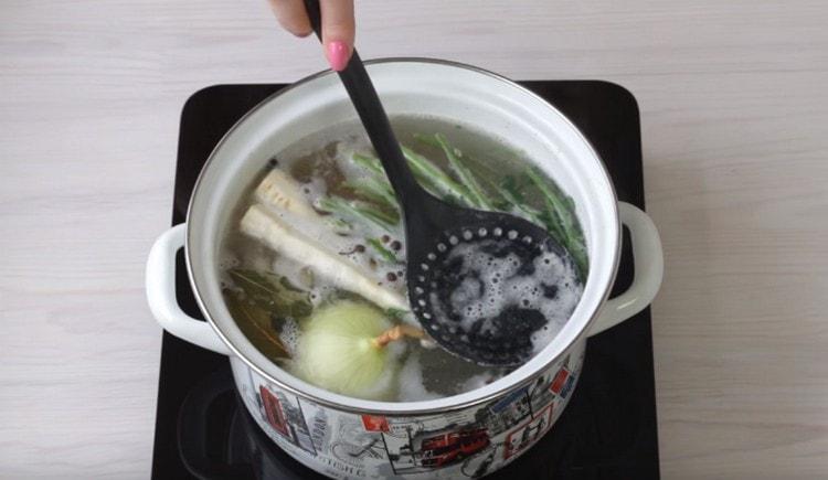 Periodically, when boiling from the broth, you need to remove the foam.