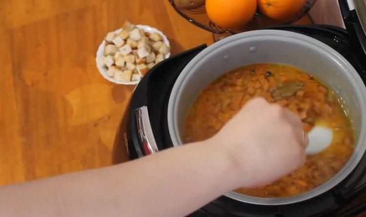 10 minutes before cooking, add salt and bay leaf.