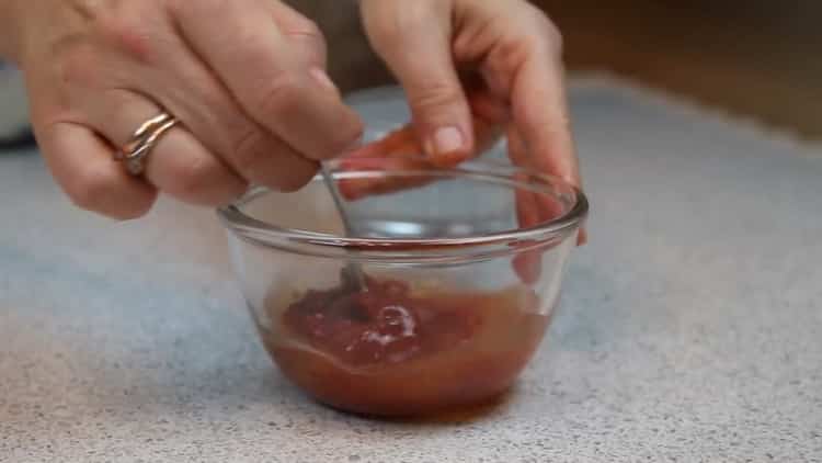 Mezclar ingredientes para salsa