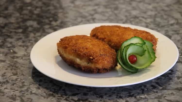 Boulettes de poulet hachées selon une recette pas à pas avec photos